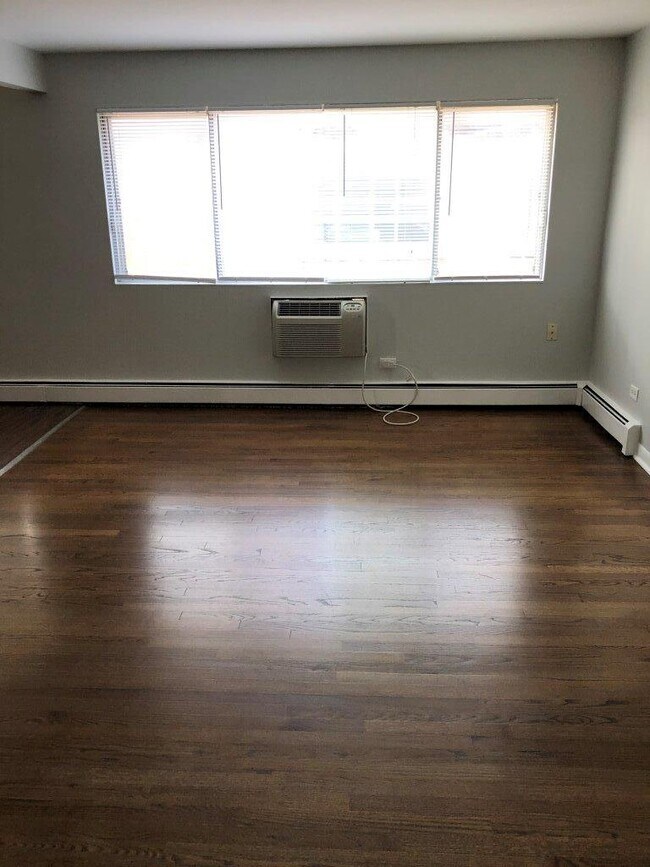 Building Photo - 8549 Grand Ave