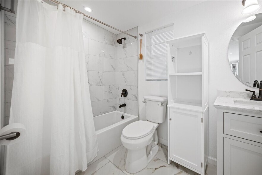 Building Photo - 273 W Carmel Valley Rd