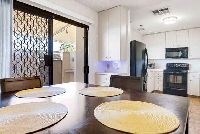 Building Photo - 48728 Desert Flower Dr