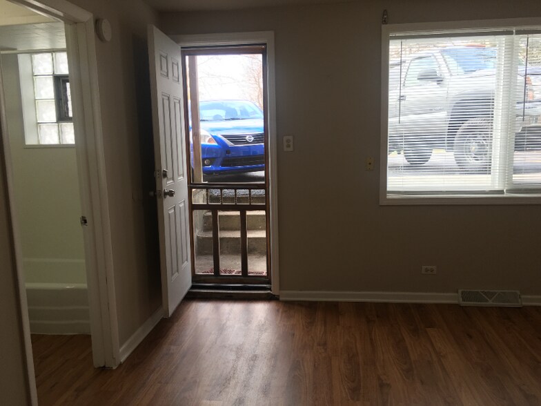 Building Photo - 100 Vana Dr