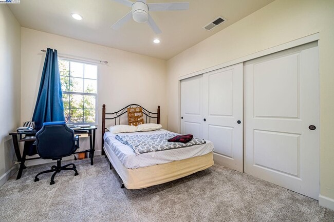 Building Photo - 2048 Feathermint Dr