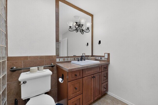 Building Photo - 9735 Village Green Dr NE