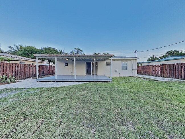 Building Photo - 1363 SW 22nd Ave