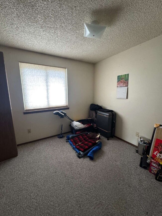 Building Photo - Spacious 3 bedroom, 2 bathroom home in Lander