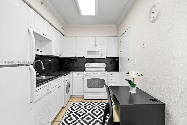 Building Photo - 2501 S Ocean Dr