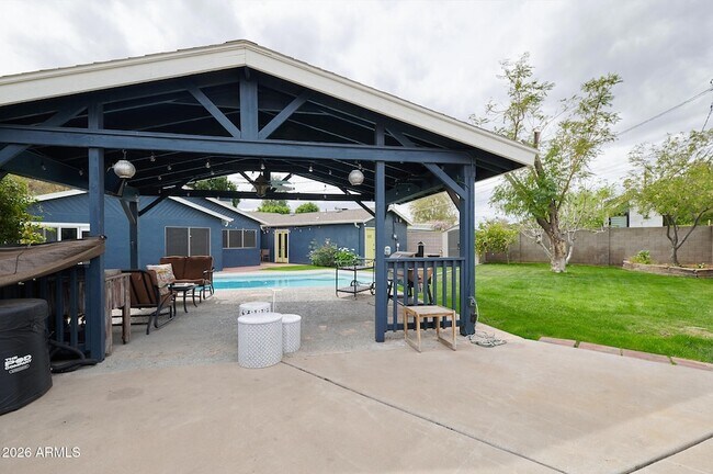 Building Photo - 1708 E Montebello Ave