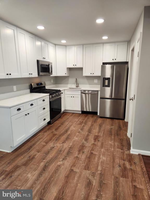 Building Photo - 8404 N Brook Ln