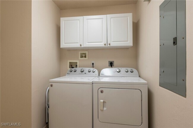 Building Photo - 15150 Royal Windsor Ln