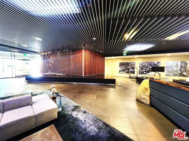 Building Photo - 3785 Wilshire Blvd