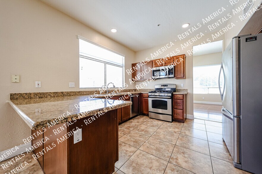 Building Photo - 14759 N 98th St