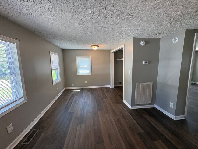Building Photo - 101 Bens Way