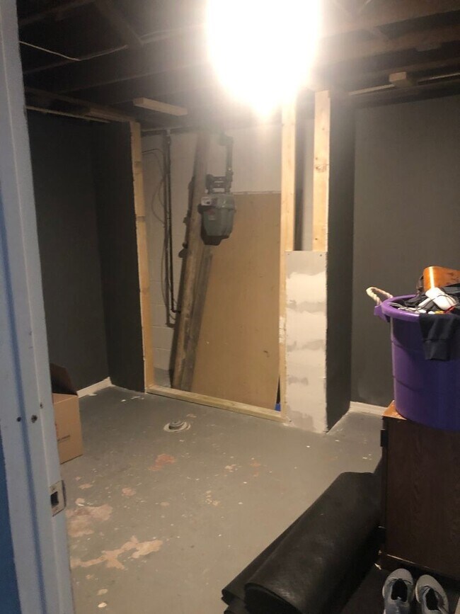 Building Photo - 2 Bedroom home with garage in Mayfield Hts!