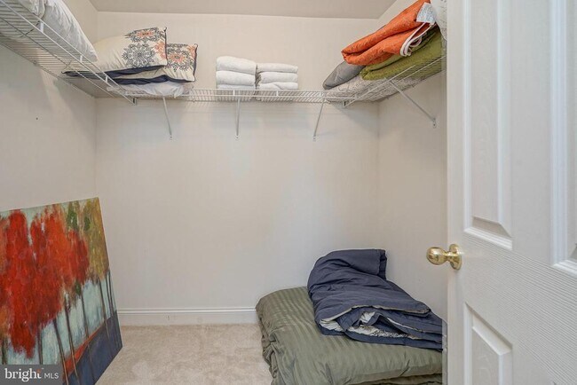 Building Photo - 142 White Cedar Dr