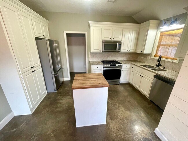 Building Photo - 3/2 For Rent in Harvey Crossing of Gluckstadt!