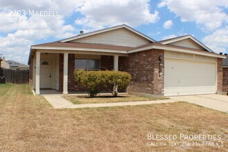 Building Photo - The Highlands At Saegert Ranch