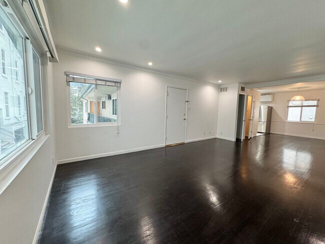Interior Photo - 307 S Clark Dr