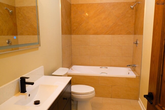 Building Photo - 20 Edwards Way