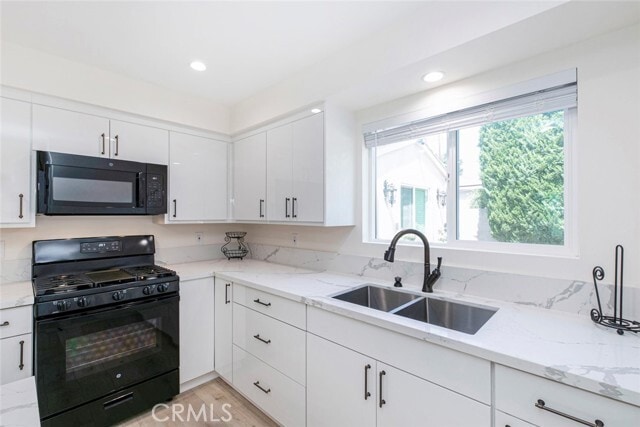 Building Photo - 15849 Malden St