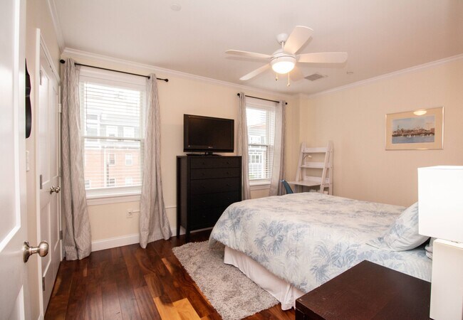 Building Photo - 1008 Tremont St