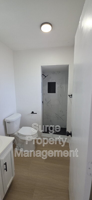 Building Photo - 227 Vista Way