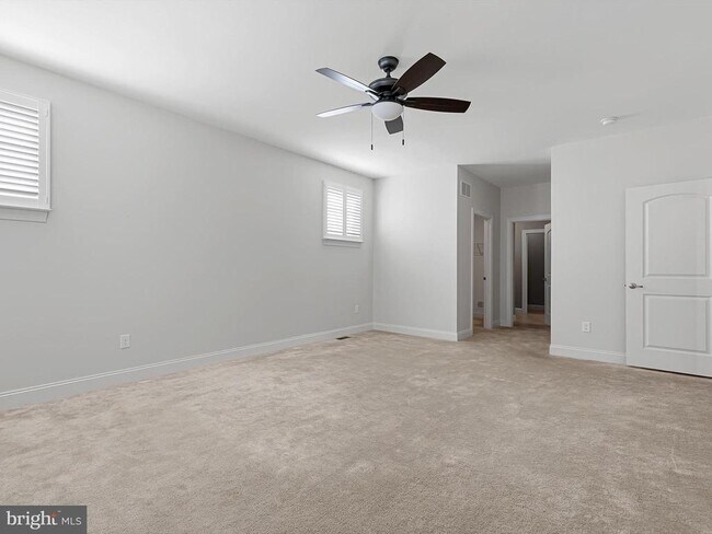 Building Photo - 240 Baldy Ln