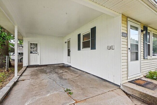 Building Photo - $1174- 2-bedroom duplex with spacious basement!