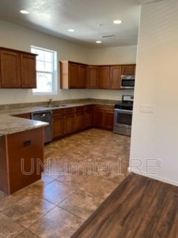 Building Photo - 2443 W Pikes Peak Dr