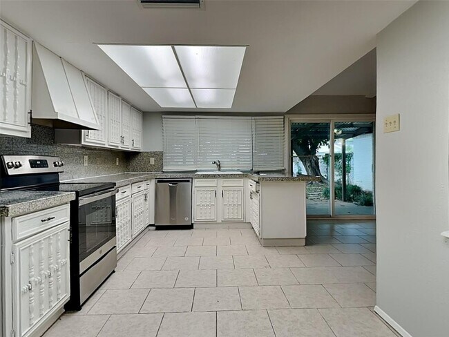Building Photo - 3 BR/2BA | Renovated Single Family Home | Gated backyard