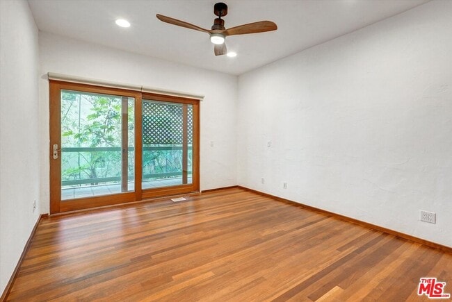 Building Photo - 3916 Rambla Orienta