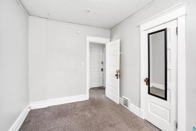 Building Photo - 2114 E 4th St