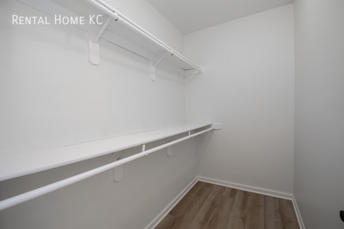 Building Photo - Large 1.5 Story luxury home on 2.5 acres  ...