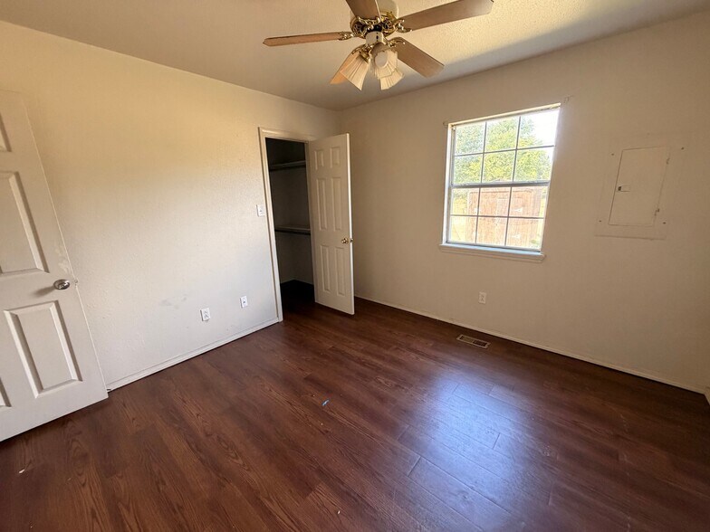 Building Photo - 1120 Farley Cir