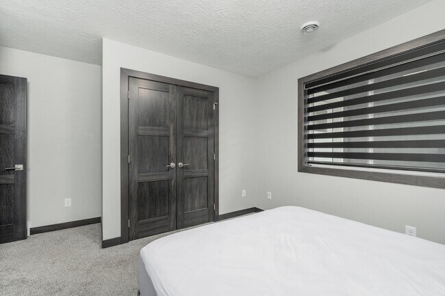 Building Photo - 4500 W 34th St N