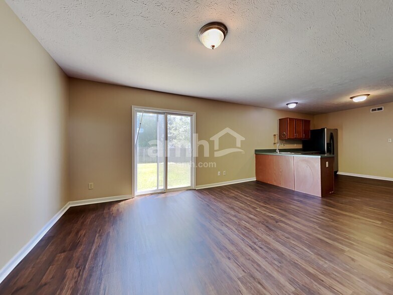 Building Photo - 5843 Glen Haven Blvd