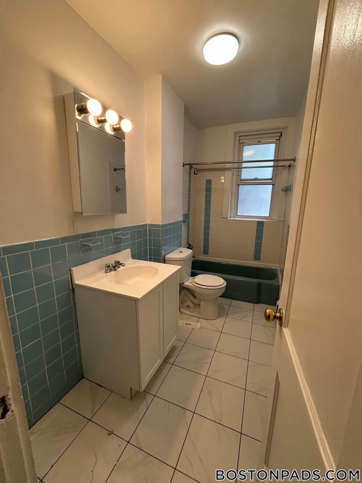 Building Photo - 21 Fairbanks St