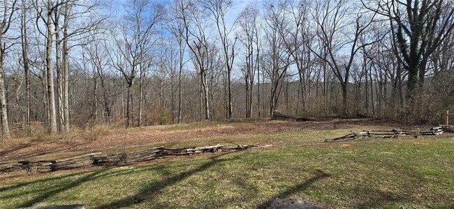 Building Photo - 812 Bessie Ln