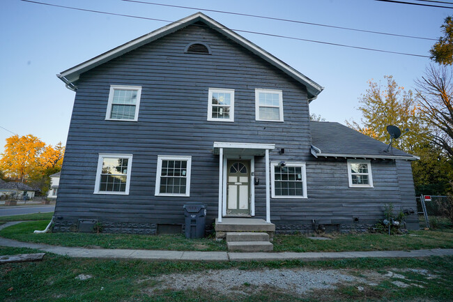 Building Photo - 417 W 9th St