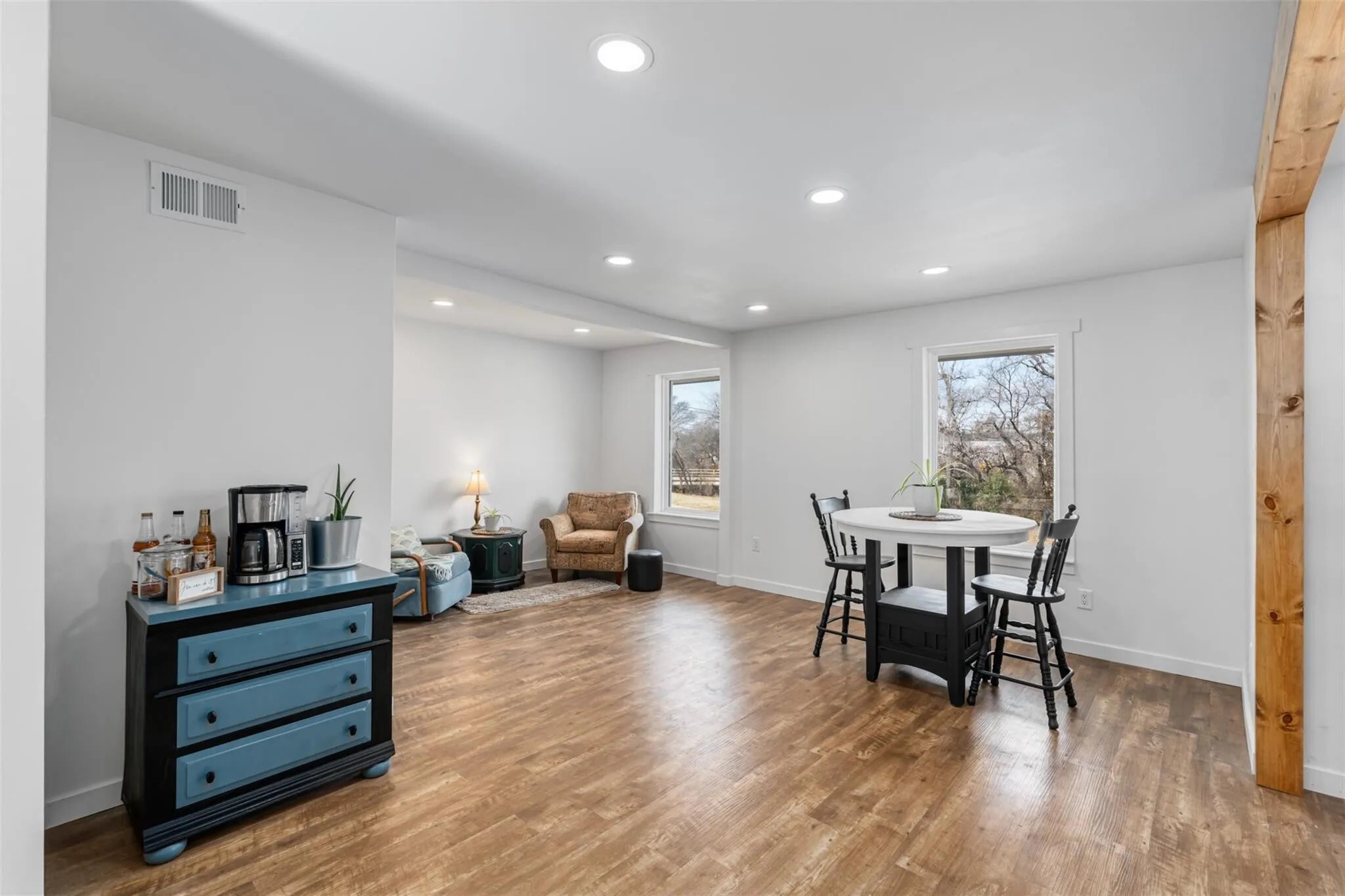 Spacious 2 living rooms - 1030 W Five Mile Pky