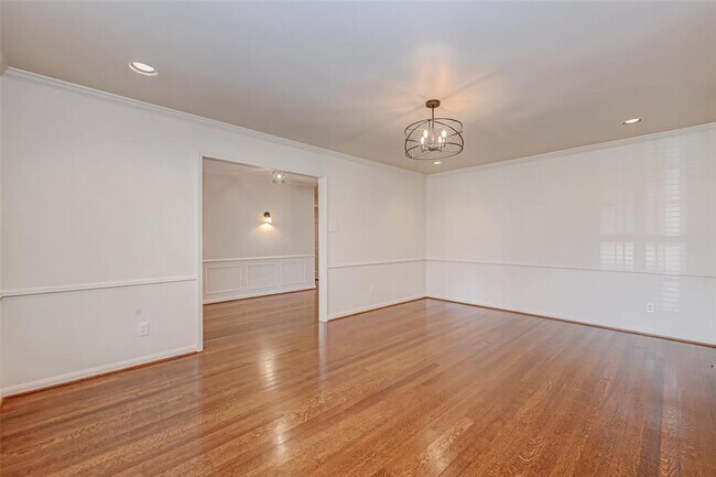Building Photo - 12419 Huntingwick Dr