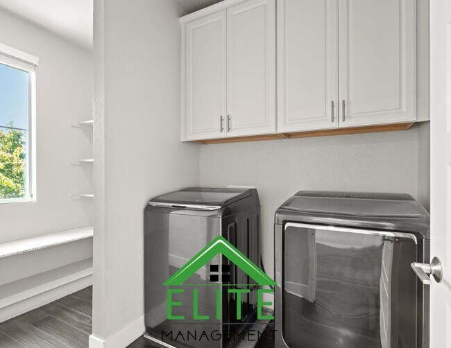 Building Photo - **Modern single-family residence in the hi...