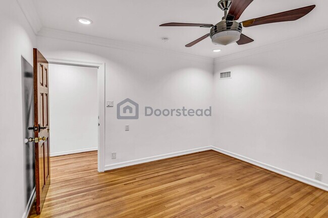 Building Photo - 603 S Mansfield Ave