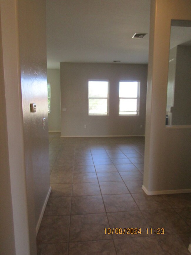 Building Photo - ** Move In Special $1,000.00 off first mon...