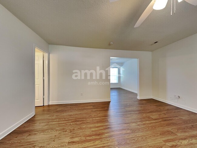 Building Photo - 4945 Hopewood Ln