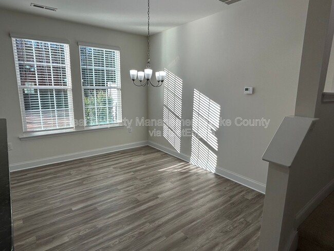 Building Photo - 156 Polaris Ave