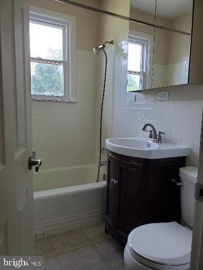 Building Photo - 326 Wellham Ave