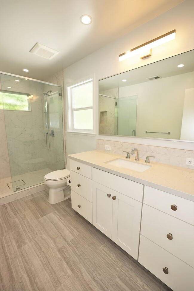 Building Photo - Beautifully Remodeled 3 Bed/2 Bath House i...