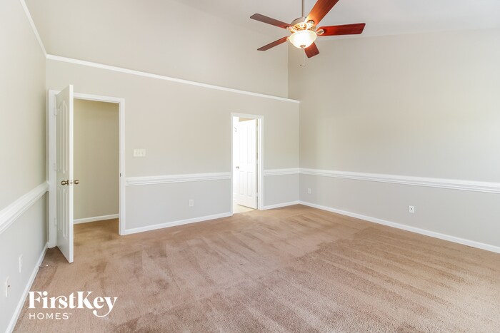 Building Photo - 2456 Ingleside Dr