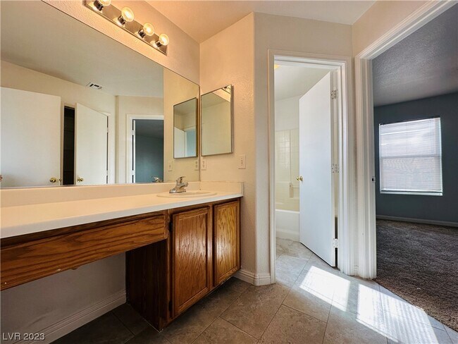 Building Photo - 2617 Rainbow Cactus Ct
