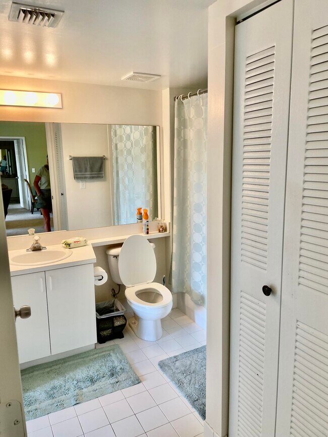 Building Photo - 266 Village Blvd