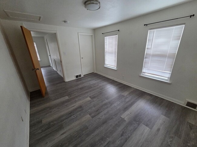 Building Photo - 219 Winneconne Ave